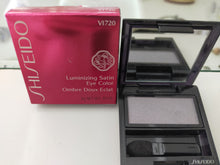 Carica l'immagine nel visualizzatore di Gallery, SHISEIDO OMBRETTO LUMINIZING SATIN EYE
