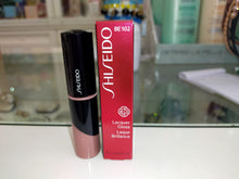 Carica l&#39;immagine nel visualizzatore di Gallery, SHISEIDO LUCIDALABBRA LIPSTICK LACQUER GLOSS EFFETTO SPECCHIO

