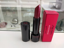 Carica l&#39;immagine nel visualizzatore di Gallery, SHISEIDO MAKE UP ROSSETTO ROUGE ROUGE
