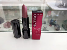Carica l&#39;immagine nel visualizzatore di Gallery, SHISEIDO ROSSETTO PERFECT ROUGE COLORE INTENSO
